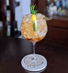 00100lrPORTRAIT_00100_BURST20200815160153709_COVER_IG